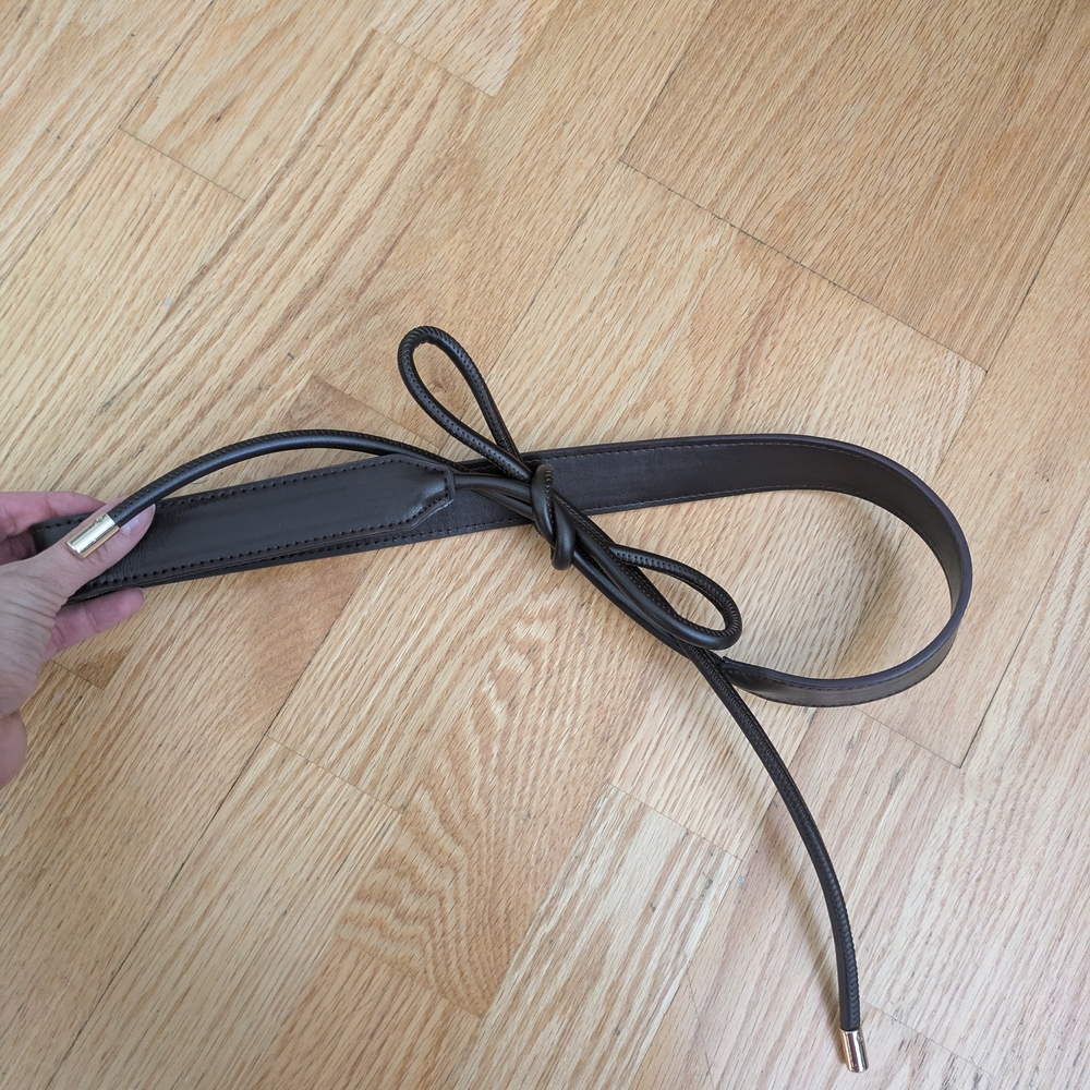 Chic Tan Leather Belt with Bow Detail